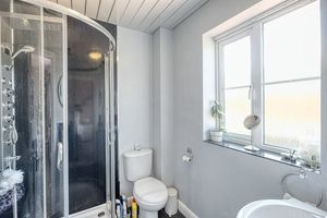 En Suite Shower room- click for photo gallery